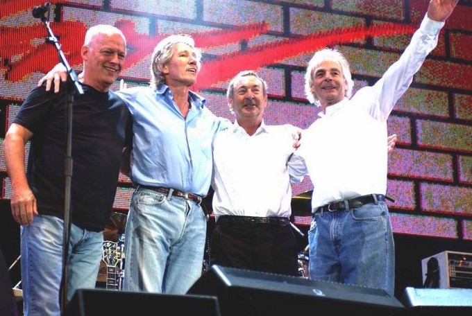Pink Floyd Live8 labdaros koncerte Londone, kartu susibūrę vienam pasirodymui, 2005 m. liepos 2-ąją