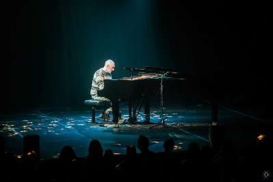 FOTO REPORTAŽAS | YANN TIERSEN Kerber Complete Tour: Solo Piano + Electronics Vilniuje