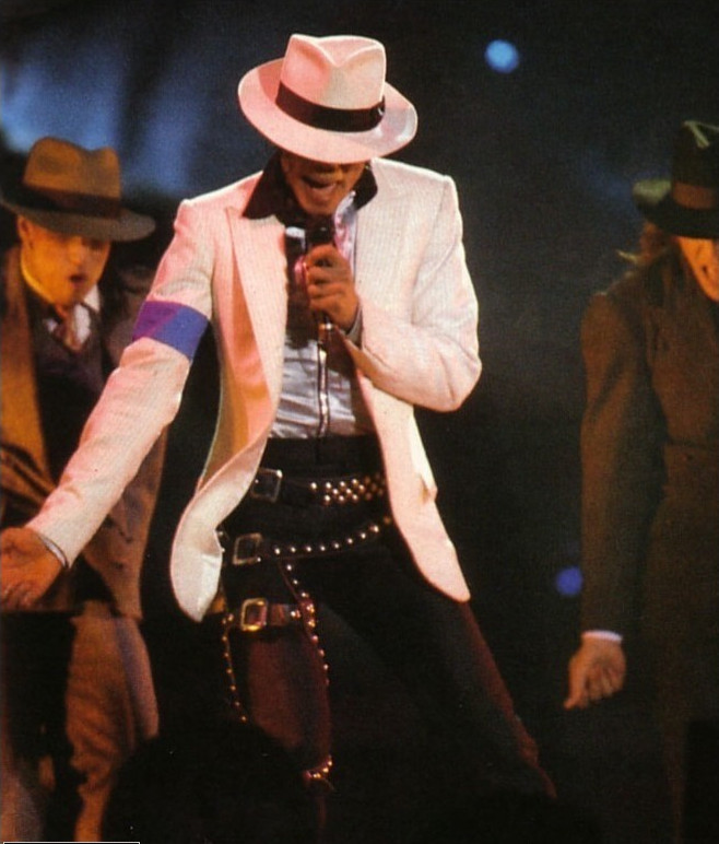 MIchael'as Jackson'as parodo 'Smooth Criminal' numerį