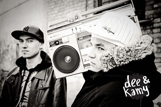 ”Dee&Kamy”.