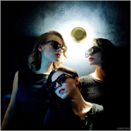 "Pinup Girls". 