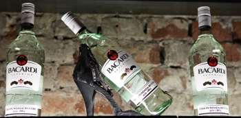"Bacardi". 