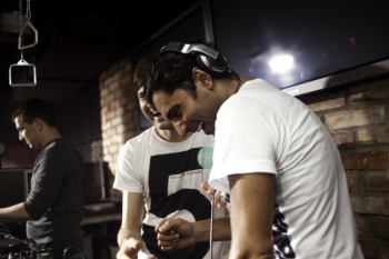 DJ Ignas gros su „SOS The Collective“ didžėjais.