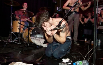 „Freaks On Floor“.