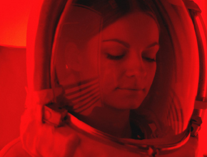 Kadras iš vaizdo klipo "Interstellar".