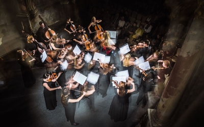 Mikroorkestra. [Glasses'n beard photography]