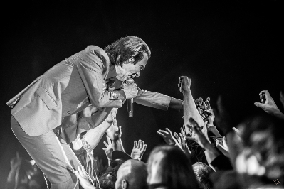 FOTO REPORTAŽAS | Nick Cave & The Bad Seeds hipnozė Vilniaus Kalnų parke 